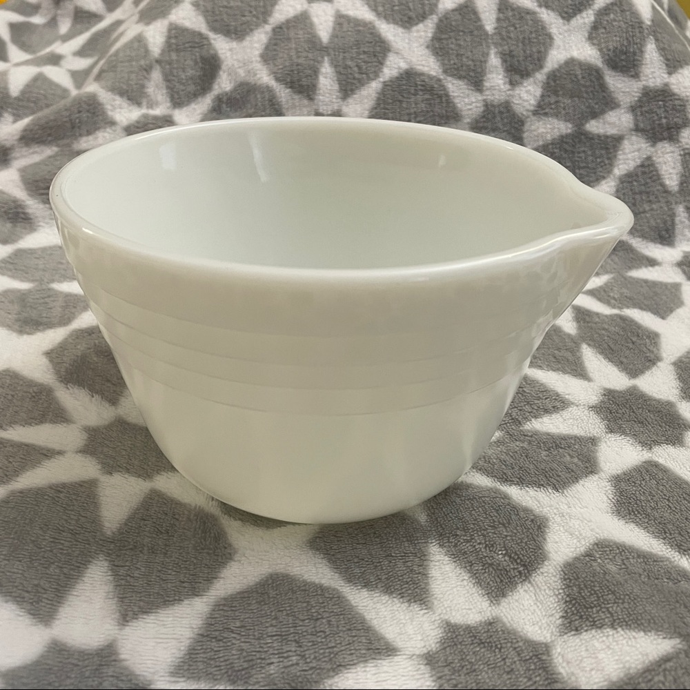 Vintage Pyrex Hamilton Beach Milk Glass white Mixing Bowl
